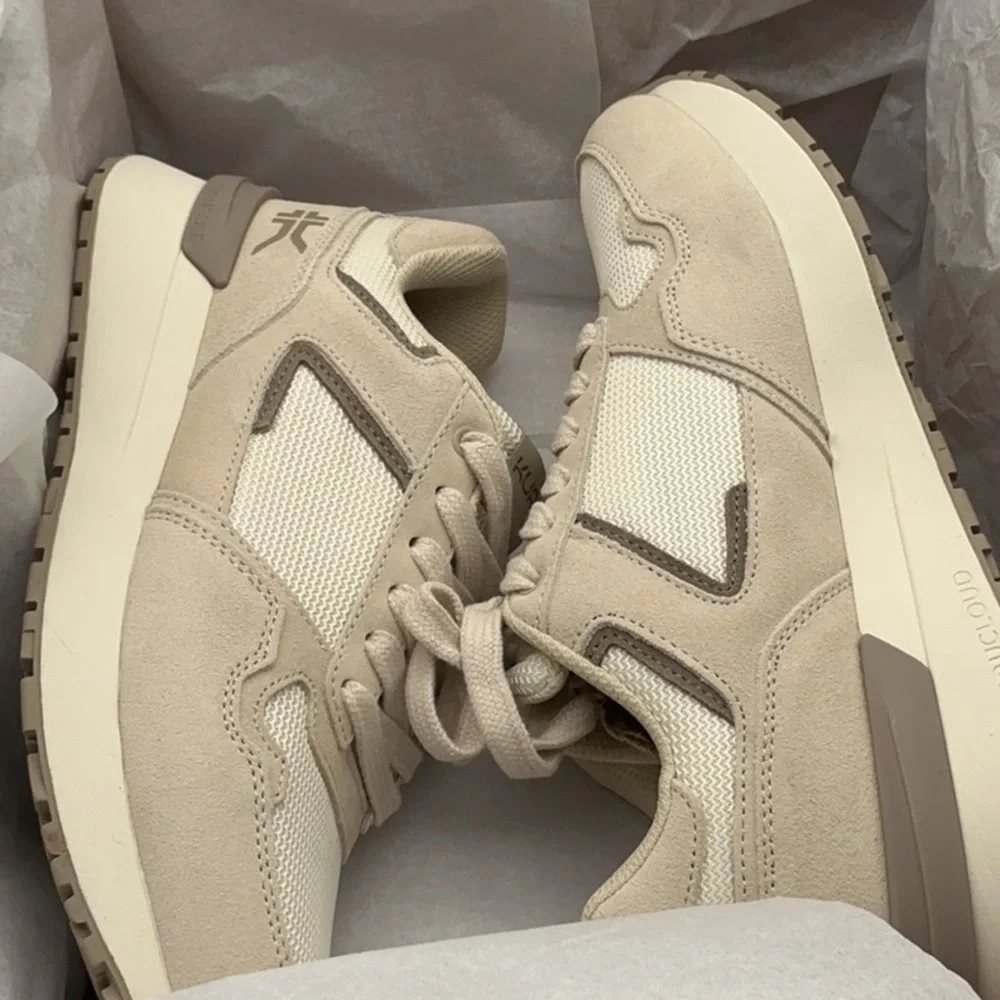 KURU APOGEE Retro‎ Sand-Ecru Athletic Shoes size 8M
